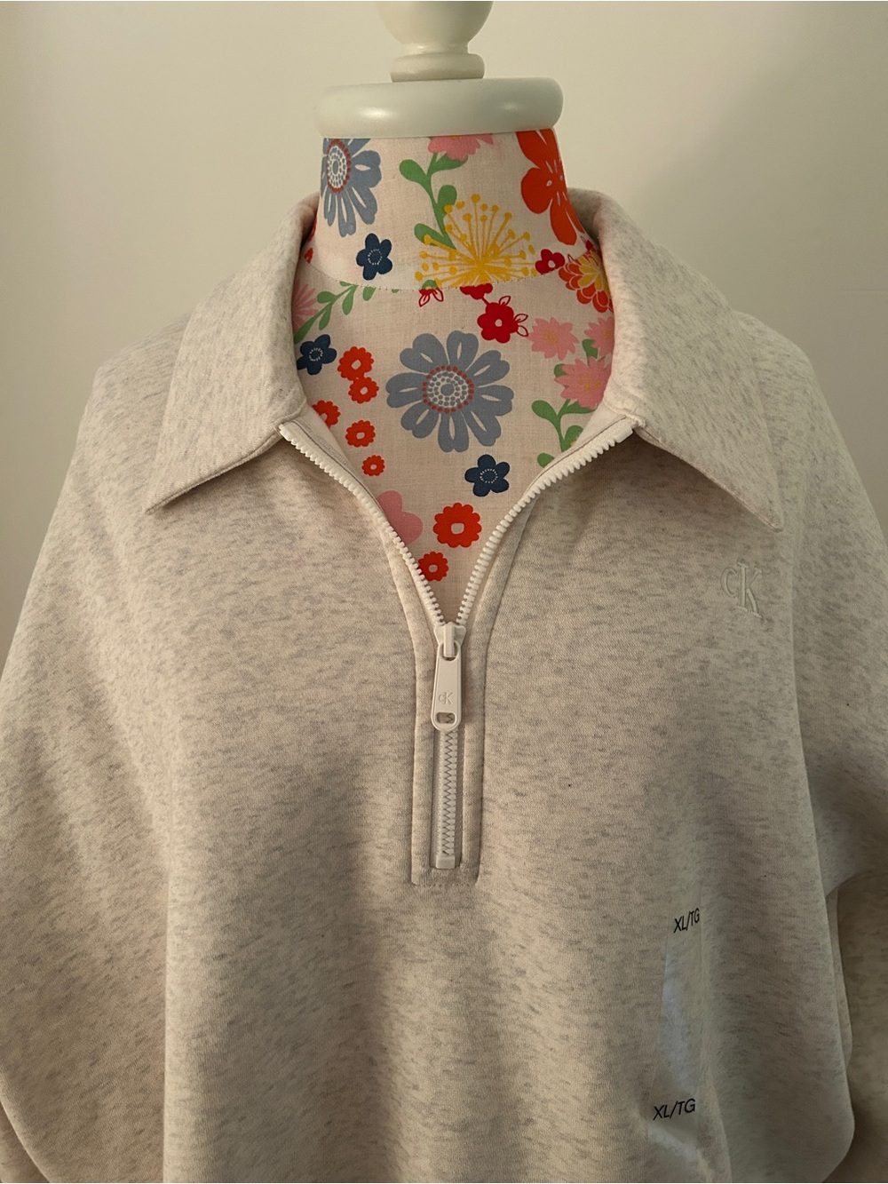 Calvin Klein - Quarter Zip Sweatshirt - Picture 2 of 4